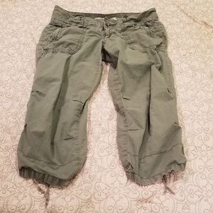American Eagle olive capris